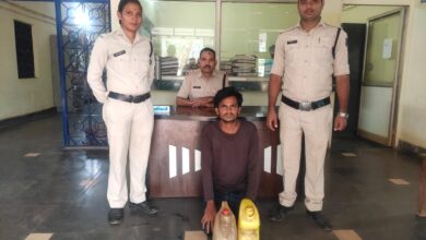 Photo of अवैध महुआ शराब बिक्री करने वाले आरोपी को कोटा पुलिस ने किया गिरफ्तार।