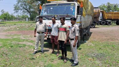 Photo of अवैध कबाड पर  पुलिस की बडी कार्यवाही कबाड़ से भरे दो माजदा वाहन जप्त, आरोपी गिरफ्तार।