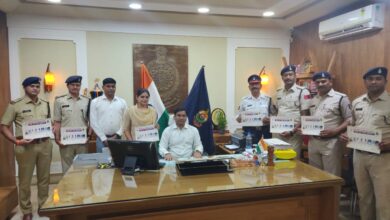 Photo of ब्लाइंड मर्डर सहित कई मामले सुलझाने हेतु निरीक्षक धर्मेन्द्र वैष्णव सहित 08 पुलिस अधिकारी कर्मचारी बने काॅप ऑफ द मंथ।
