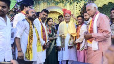 Photo of जनता में ही ईश्वर का वास, जनता की सेवा ही हमारा धर्म,सीपत में आयोजित श्रीमद भागवत महापुराण के श्रवण के लिए पहुंचे मुख्यमंत्री  भूपेश बघेल ने अपने संबोधन में कहा।