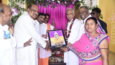 Photo of मुख्यमंत्री बघेल ने ग्राम लखराम के माताचौरा मंदिर में की पूजा-अर्चना,प्रदेशवासियों की सुख समृद्धि के लिए की कामना।