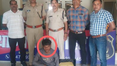 Photo of आरपीएफ पोस्ट बिलासपुर तथा आरपीएफ टास्क टीम  बिलासपुर एवं तारबहार थाना के संयुक्त कार्रवाई से पकड़ा गया नशे का सौदागर कब्जे से 05किलो गांजा जप्त आरोपी गिरफ्तार।