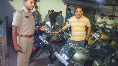 Photo of मोडिफाई साइलेंसर लगे वाहनों पर डीएसपी ट्रैफिक की निरंतर कार्यवाही।