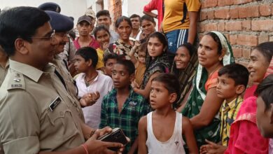 Photo of पुलिस अधीक्षक बिलासपुर द्वारा स्वयं गनियारी कोटा के ग्रामिणो व निवासीयों से सीधे किया गया जनसंपर्क डोर-टू-डोर कैंपेन ।