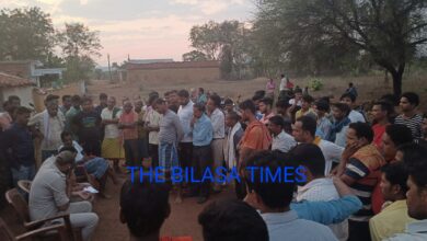 Photo of ब्रेकिंग न्यूज़,,, कोटा थाना क्षेत्र की घटना बच्चे और माँ की बंद कमरे में फाँसी के फंदे पर लटकती मिली लाश।