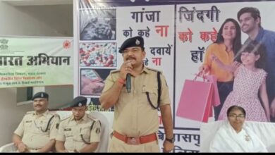Photo of निजात अभियान के तहत एडिशनल एसपी ने शिविर लगाकर लोगों को नशे के खिलाफ की जागरुक सैकड़ों की संख्या में पहुंचे लोग।