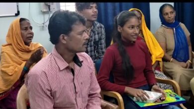 Photo of जेल में बंद है होनहार सानिया के पिता 97 परसेंट से टॉप टेन में सातवें स्थान पर है सानिया 3 साल बाद मिली अपने पिता से।