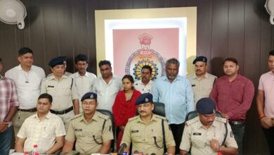 Photo of अन्धे कत्ल की गुत्थी सुल्झाने में बिलासपुर पुलिस को मिली बडी सफलता, हत्या कर हत्या को दुर्घटना का रूप देने के लिये शव को रेल्वे ट्रेक पर फेंका।