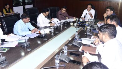 Photo of बैंक से लोन न लेकर खेती करने वाले सभी किसानों का फसल बीमा अनिवार्य रूप से कराएं: कलेक्टर।