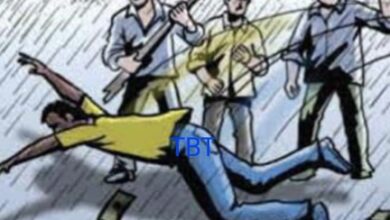 Photo of तहसीलदार का खबरी बनते हो कहकर रेत माफियाओं ने कुल्हाडी व डंडे से किया हमला मामला दर्ज।