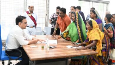 Photo of कलेक्टर ने जनदर्शन में सुनी आम जनता की समस्याएं, संबंधित अधिकारियों को आवश्यक जांच कर निराकरण के दिए निर्देश ।