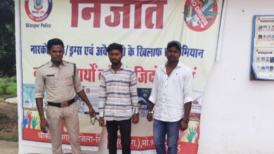 Photo of पीड़िता से छेड़छाड़ कर मारपीट करने वाले आरोपी चढ़े  पुलिस के हत्थे दो आरोपी गिरफ्तार ।