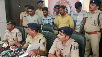 Photo of महादेव, अन्ना रेड्डी एवं ऑनलाईन सट्टा पर बिलासपुर पुलिस की बड़ी कार्यवाही। 04 आरोपियों को गिरफ्तार कर उनसे 10 लाख रूपये नगद जप्त ।