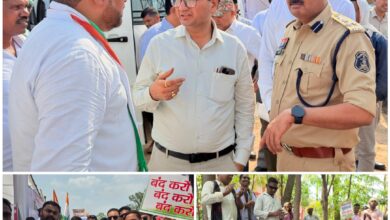 Photo of जिला स्तरीय सुशासन तिहार शिविर के सामने ढ़ोल नगाड़ा बजा कर किया गया विरोध प्रदर्शन मांगे पूरी नहीं होने पर होगी आंदोलन। Video..