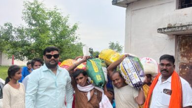 Photo of जन्मदिन पर सेवा का संकल्प: हनी जयसवाल ने बाढ़ प्रभावित परिवारों को बांटी राशन सामग्री।