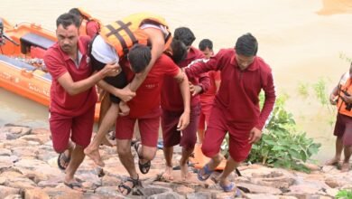 Photo of कोरी डेम कोटा में बाढ़ आपदा से निपटने का मॉक एक्सरसाइज,SDRF और होमगार्ड ने बाढ़ में फंसे व्यक्ति के रेस्क्यू का किया हूबहू प्रदर्शन, कलेक्टर-एसएसपी ने परखी तैयारियां।