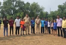 Photo of राज्य स्तरीय खो-खो प्रतियोगिता के लिए राजा यादव,सोनिया यादव का चयन सिरगिट्टी थाना प्रभारी ने खिलाड़ियों को दी स्पोर्ट्स किट।
