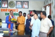 Photo of आयुष विश्वविद्यालय के प्रबंधन बोर्ड में डॉ. धर्मेंद्र दास को मिली बड़ी जिम्मेदारी,सदस्य नामांकित होने पर स्वास्थ्य मंत्री श्याम बिहारी जायसवाल का जताया आभार।