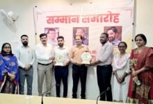 Photo of स्थानांतरित एसडीएम मनीष साहू, प्रवेश पैकरा और नितिन तिवारी को दी गई विदाई,कलेक्टर संजय अग्रवाल ने कार्यों की सराहना कर किया सम्मानित।