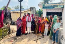 Photo of वार्ड क्रमांक 11 में पार्षद निधि से बनने वाली सीसी रोड का भूमि पूजन,बुजुर्ग माताओं-बहनों ने किया भूमि पूजन, नगर पालिका अध्यक्ष सरोज दुर्गेश साहू भी रहीं मौजूद।