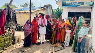 Photo of वार्ड क्रमांक 11 में पार्षद निधि से बनने वाली सीसी रोड का भूमि पूजन,बुजुर्ग माताओं-बहनों ने किया भूमि पूजन, नगर पालिका अध्यक्ष सरोज दुर्गेश साहू भी रहीं मौजूद।